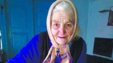 Волинянка у свої 82 роки пече хліб для захисників України