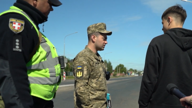 У Луцьку рідні військовозобов’язаних скаржаться на дії ТЦК: подробиці. Відео