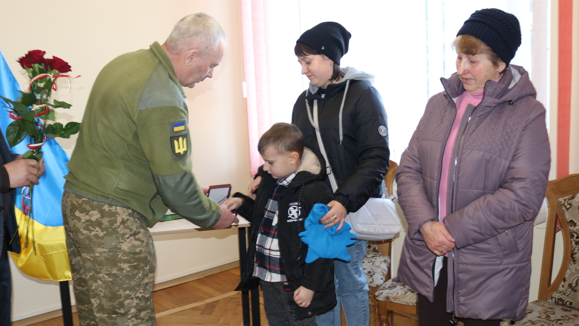 Дружина і двоє діток не дочекалися Героя з війни: воїна з Волині Президент України посмертно нагородив орденом