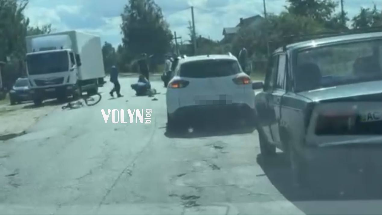 Велосипедист, якого у селі на Волині збило авто, помер