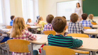 Школярі повертаються за парти: у Луцьку відновлюють очне навчання