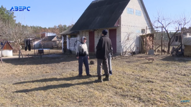 Скандал біля Луцька: жінка скаржиться на сморід від козиної ферми сусідів