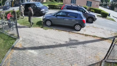 На Волині чоловіки у військовій формі силоміць посадили велосипедиста в бус: у ТЦК пояснили ситуацію