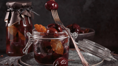 Мариновані сливи зі спеціями: пікантна закуска до м’яса