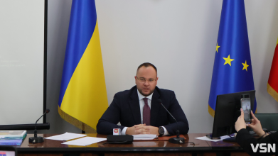 Флешмоб «Шкарпетуйся» і кадрові рішення: що відбулося на 90-й сесії Луцької міськради. Фоторепортаж