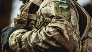 У Володимирі військовий побив пенсіонера під час застілля: як його покарали