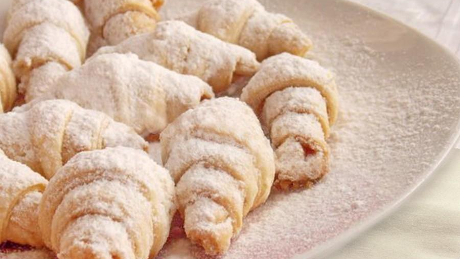 Ніжні рогалики на смальці як у дитинстві: найкращий рецепт