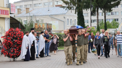 Навіки 33: у Луцьку попрощалися з Героєм Романом Чехайдою