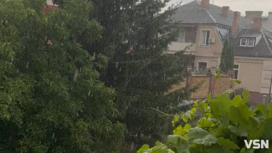 Луцьк накрила злива. Відео