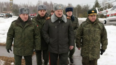 Для чого Лукашенко ганяє російські ешелони по Білорусі: пояснення військового експерта