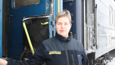 32 роки стажу, сотні тисяч кілометрів та безліч людських доль: провідниця з Волині про залаштунки роботи на залізниці