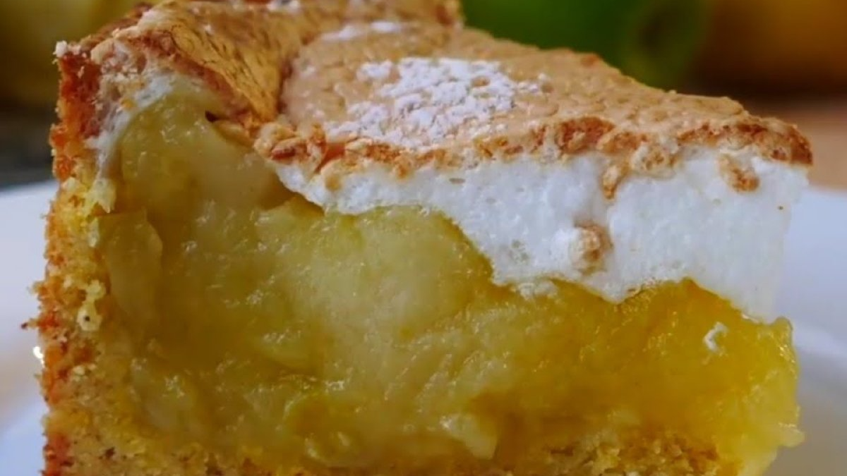 Пляцок «Яблука під снігом»: ніжний десерт, що тане в роті