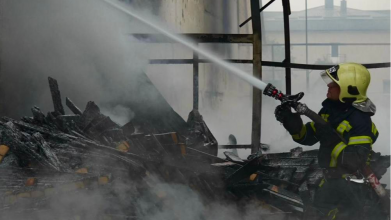 «Головне, що всі живі»: у Луцьку після вибухів згоріли гаражі та автівки