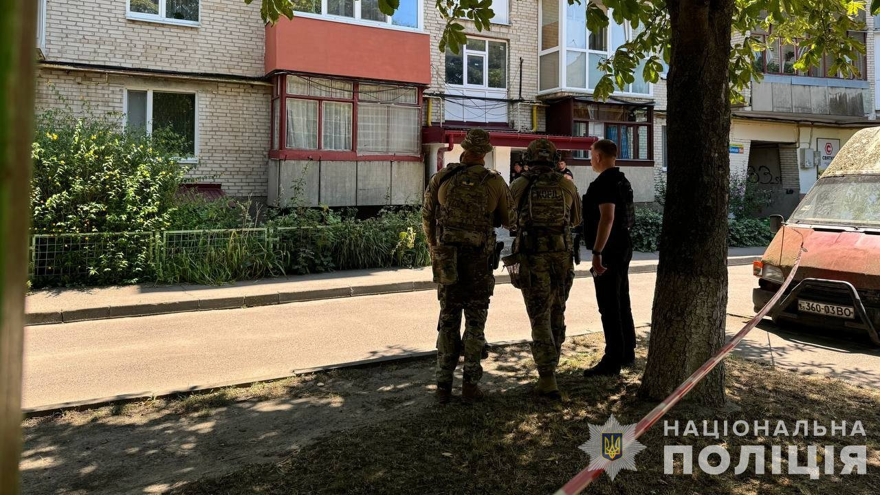 Погрожував пістолетом поліцейським і працівникові ТЦК:  у Луцьку судили чоловіка