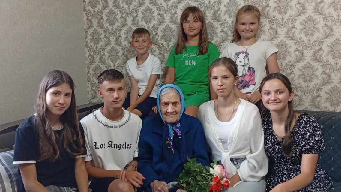 90 років життя і 9 правнуків: на Волині з ювілеєм привітали довгожительку Тетяну Дубовець