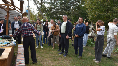 На Волині військовим провели екскурсію в музей бджільництва