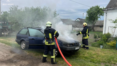 У місті на Волині під час руху загорівся легковик: що стало причиною