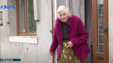 Багато читає і дбає про господарство: історія 95-річної волинянки