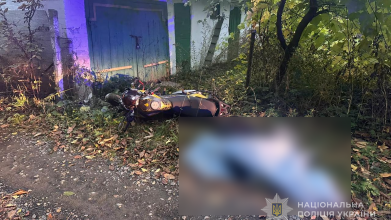 На Волині загинув 26-річний мотоцикліст, врізавшись у гараж