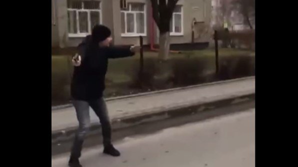 Боявся за хвору дружину: як покарали чоловіка, який у Луцьку пістолетом погрожував працівникам ТЦК