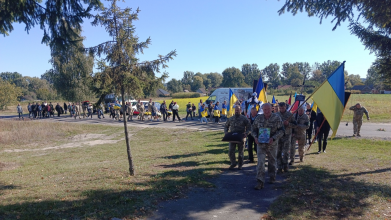 Овдовіла дружина, син та донечка так рано втратили батька: на Волині провели в останню земну дорогу Героя Сергія Водька