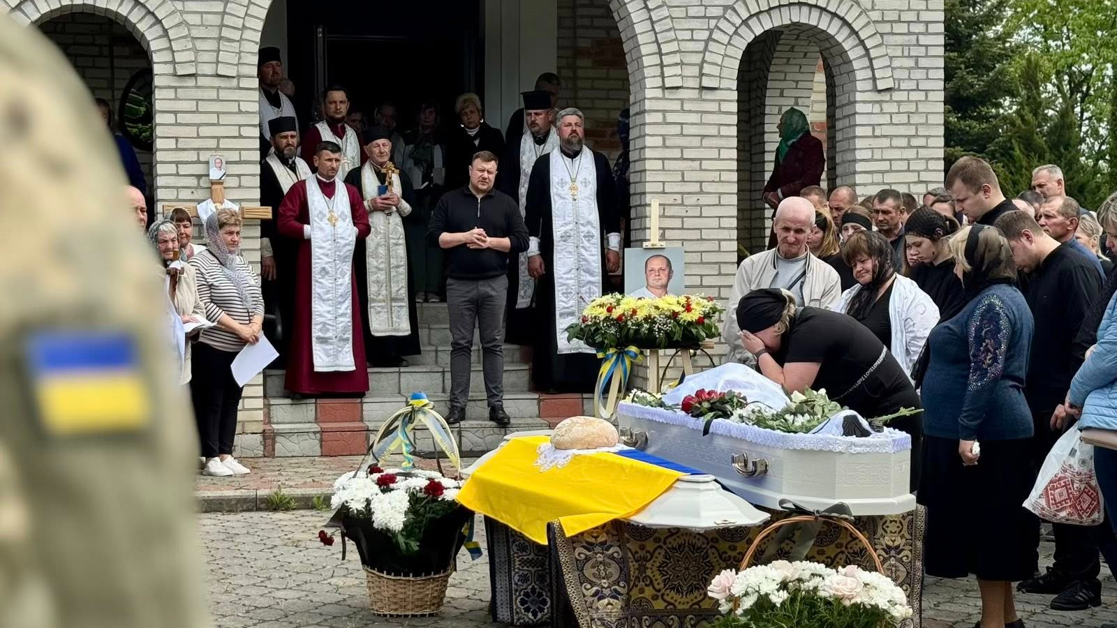 Серце зупинилося у лікарні: на Волині в останню дорогу провели Героя Юрія Сасагу