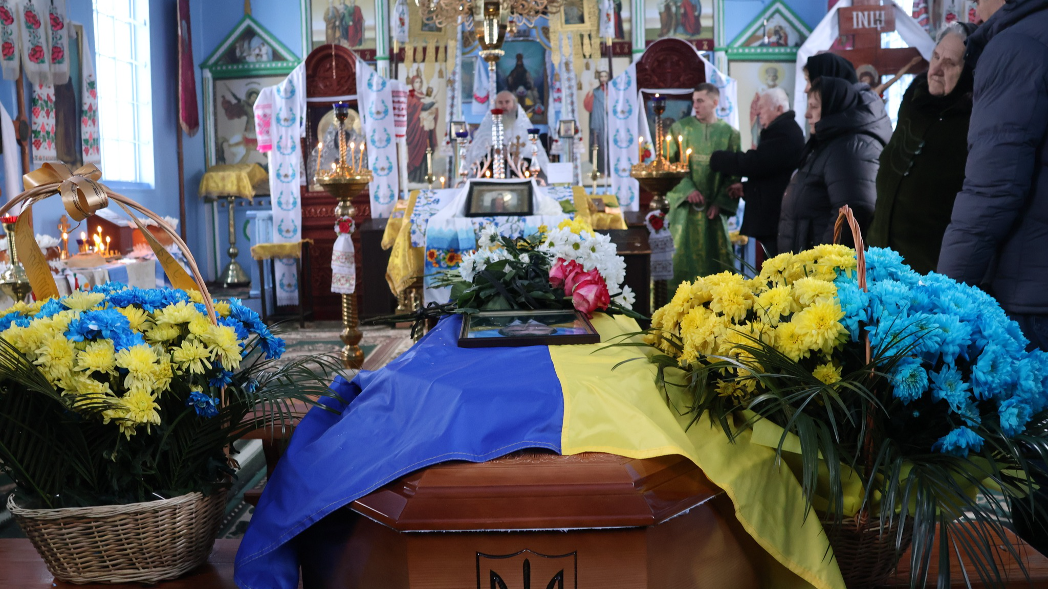 Довгою була остання дорога додому: на Волині попрощалися з воїном Володимиром Сірцем