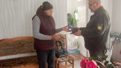 «Хрест Героя» для полеглого сина: матері захисника з Волині передали посмертну нагороду