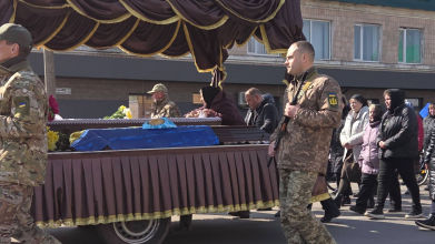 «Не стало захисника для України, для матері – сина, для сестри – брата»: на Волині похоронили Героя Сергія Стеренчука