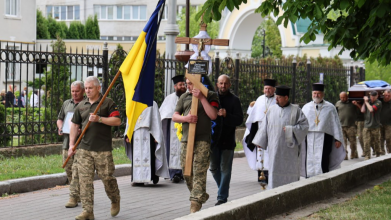У Луцьку попрощалися із загиблим Героєм Сергієм Четвериковим