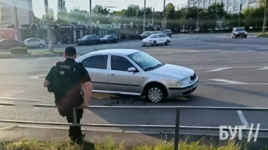 У Луцьку біля ринку «Північний» поліція зупинила авто за допомогою «їжаків»