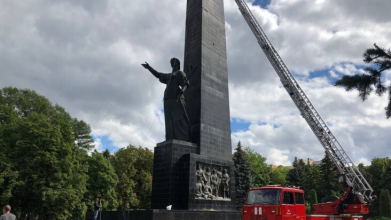 У Луцьку на меморіалі замість радянської зірки буде прапор