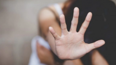 На Волині чоловік заманив дівчинку в авто і зґвалтував