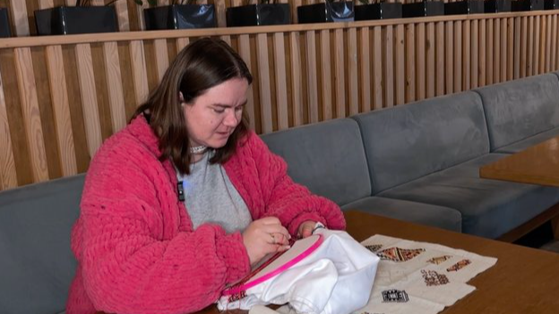 Рукоділля як терапія: як майстриня з Волині знаходить спокій під час війни