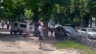Подробиці ДТП на Перемоги у Луцьку: постраждали жінка і дитина
