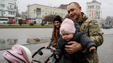 Чи звільнять зі служби, якщо у військового народилася третя дитина