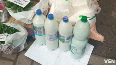 Скільки коштують домашні молочні продукти на ринку у Луцьку