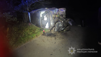 На Волині автівка з’їхала у кювет та зіткнулася з деревом: постраждала 16-річна дівчина