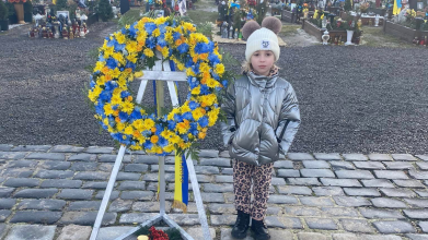 Донечка вірить, що тато бачить її з неба: уродженка Волині просить присвоїти звання Героя України синові Тарасу Чайці