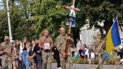 Залишилася дружина і двоє синочків: у Луцькому районі прощаються з Героєм Віталієм Дудко