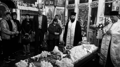 Напівсиротами стали дві донечки: на Волині попрощались з Героєм Миколою Каліщуком