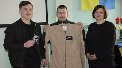 Речі з неба війни: «Karaya» передав свій бойовий комбінезон до волинського музею