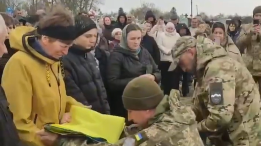 Жителі Велицької громади прощаються з полеглим воїном Вячеславом Гладуном