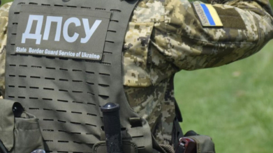 Прикордонник на Волині сприяв незаконному виїзду чоловіків і залишився на службі