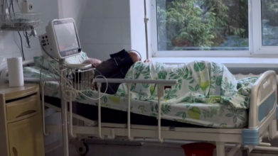 Стан пацієнта - загрозливий для життя: побитого комунальника перевезли до лікарні в Луцьку