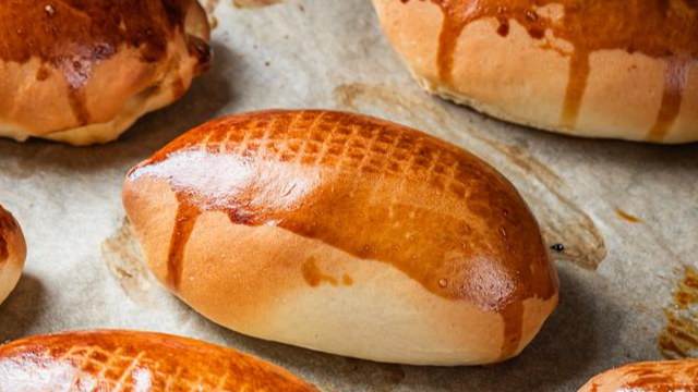 Пиріжки з яблуками — аромат дитинства за простим рецептом