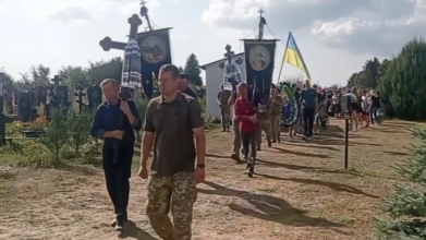 Троє синів втратили батька: на Волині попрощались з Героєм Іваном Наумуком