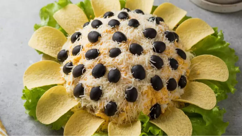 Салат «Соняшник» для святкового столу: страва, яку обожнюють усі