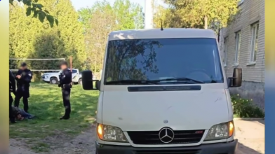 На Волині чоловік наїхав на поліцейського і заявив, що той сам вибіг під авто: справу про замах на вбивство розглядають у закритому суді