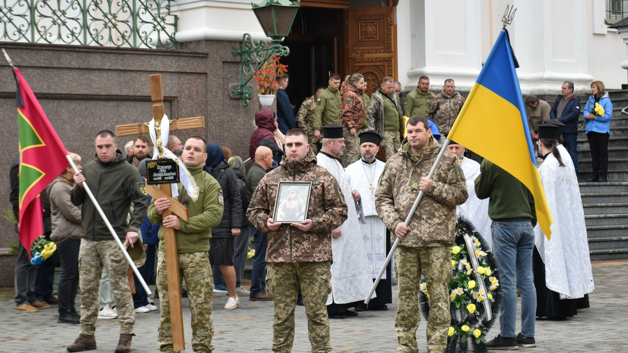 У Луцьку попрощалися з полеглим на фронті Героєм Ігорем Охремчуком